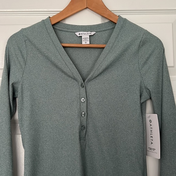 NWT Athleta Uptempo Ribbed Henley Top XS Minimalistic Grey - Picture 8 of 15